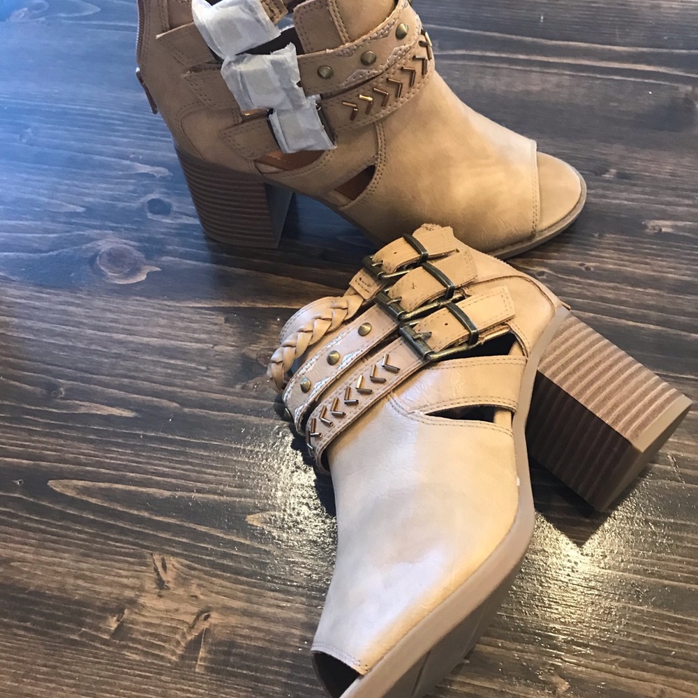 Women’s peep toe heels